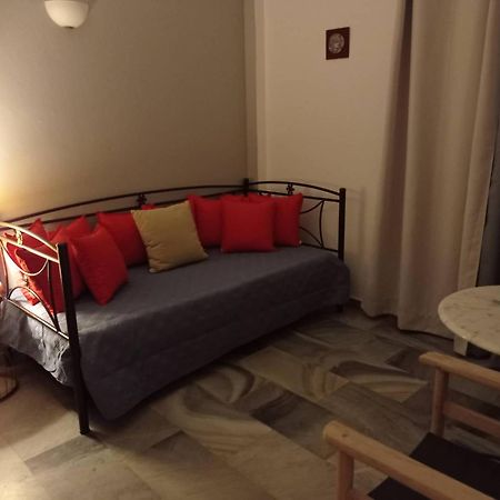 Kantouni Guest House By The Sea Batsi  Ngoại thất bức ảnh
