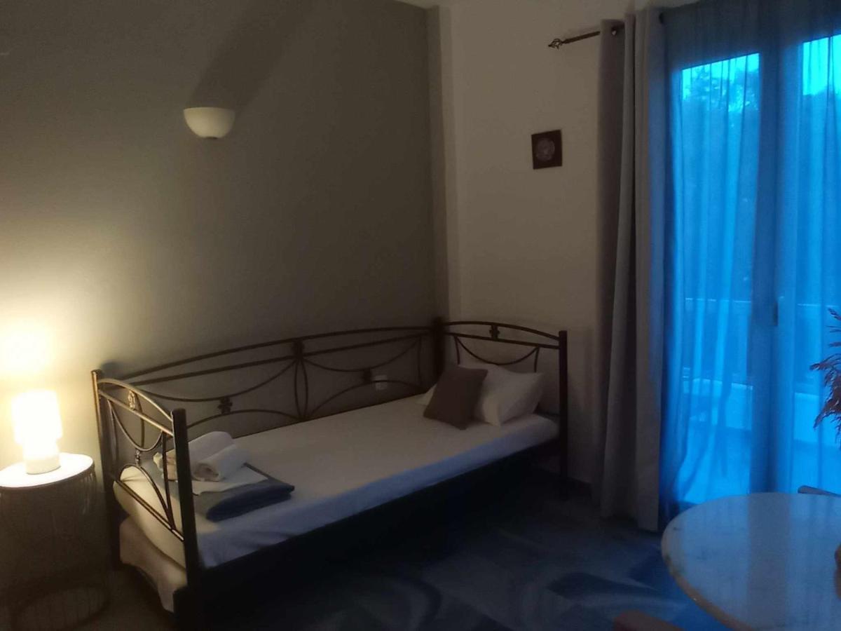 Kantouni Guest House By The Sea Batsi  Ngoại thất bức ảnh