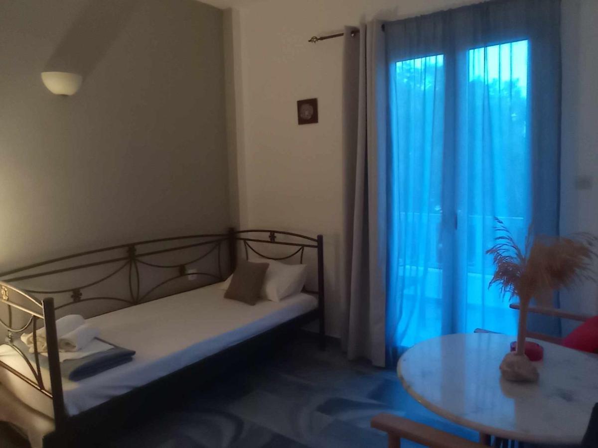 Kantouni Guest House By The Sea Batsi  Ngoại thất bức ảnh