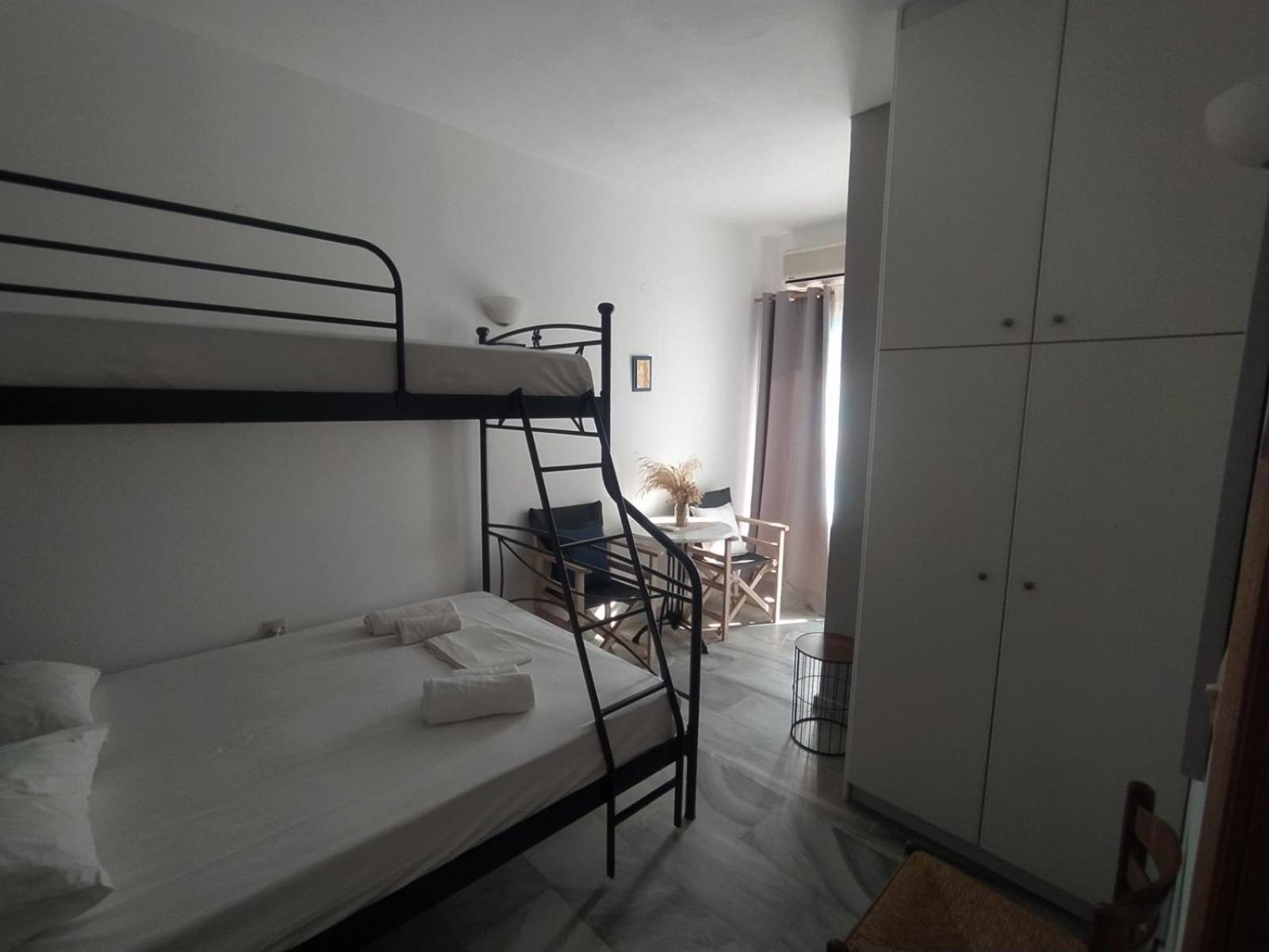 Kantouni Guest House By The Sea Batsi  Ngoại thất bức ảnh