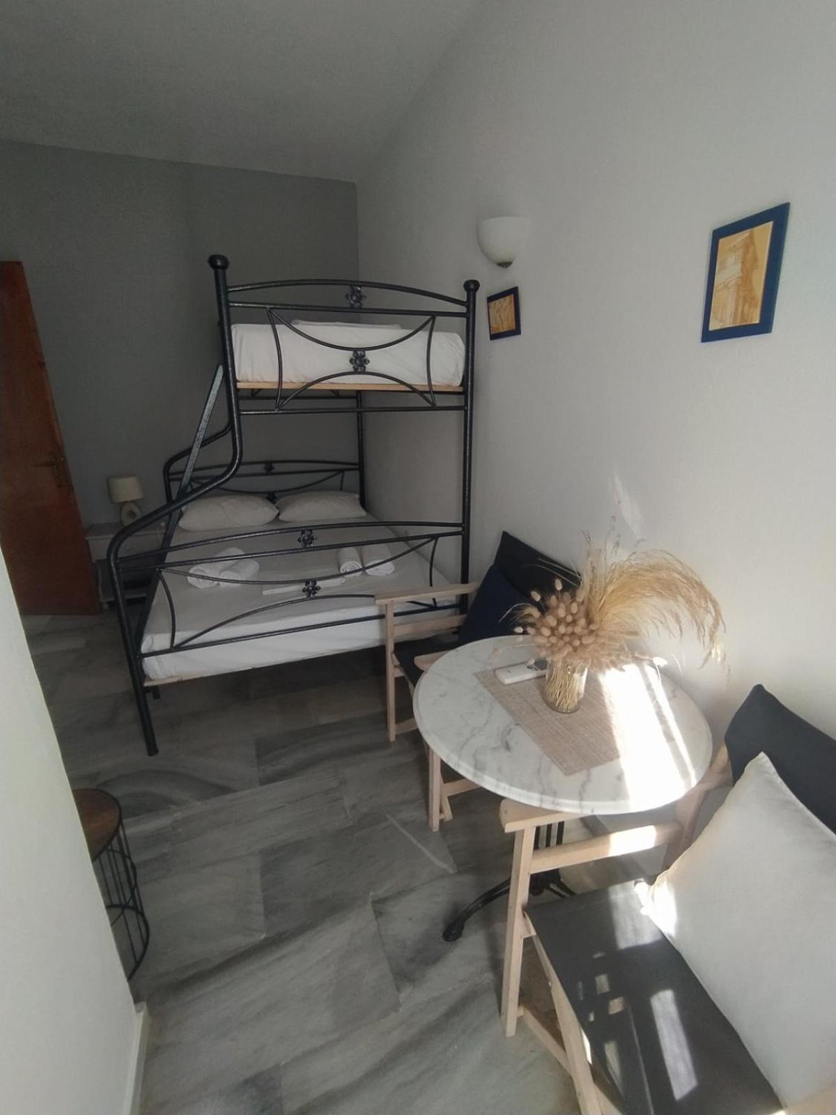 Kantouni Guest House By The Sea Batsi  Ngoại thất bức ảnh