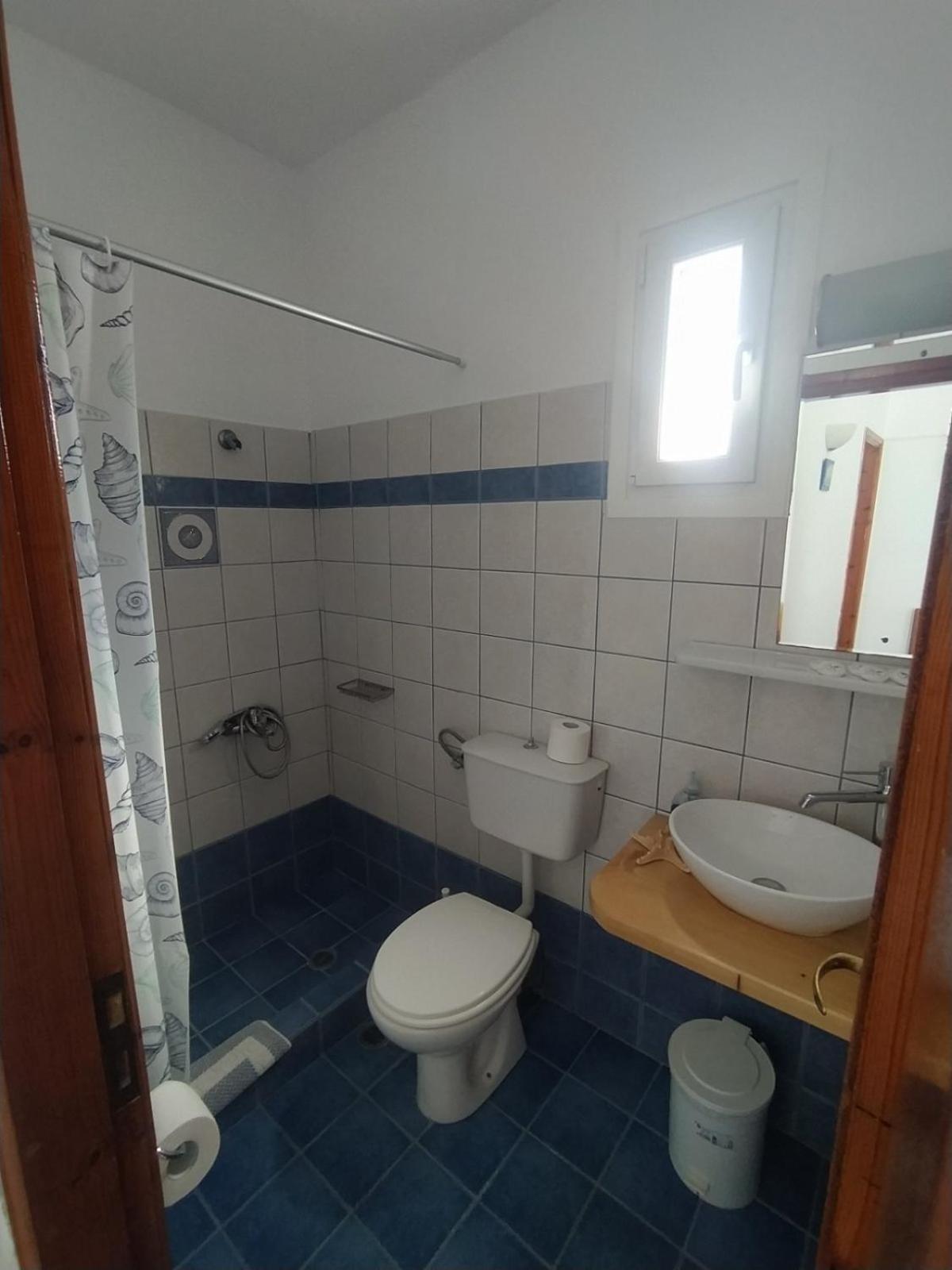 Kantouni Guest House By The Sea Batsi  Ngoại thất bức ảnh