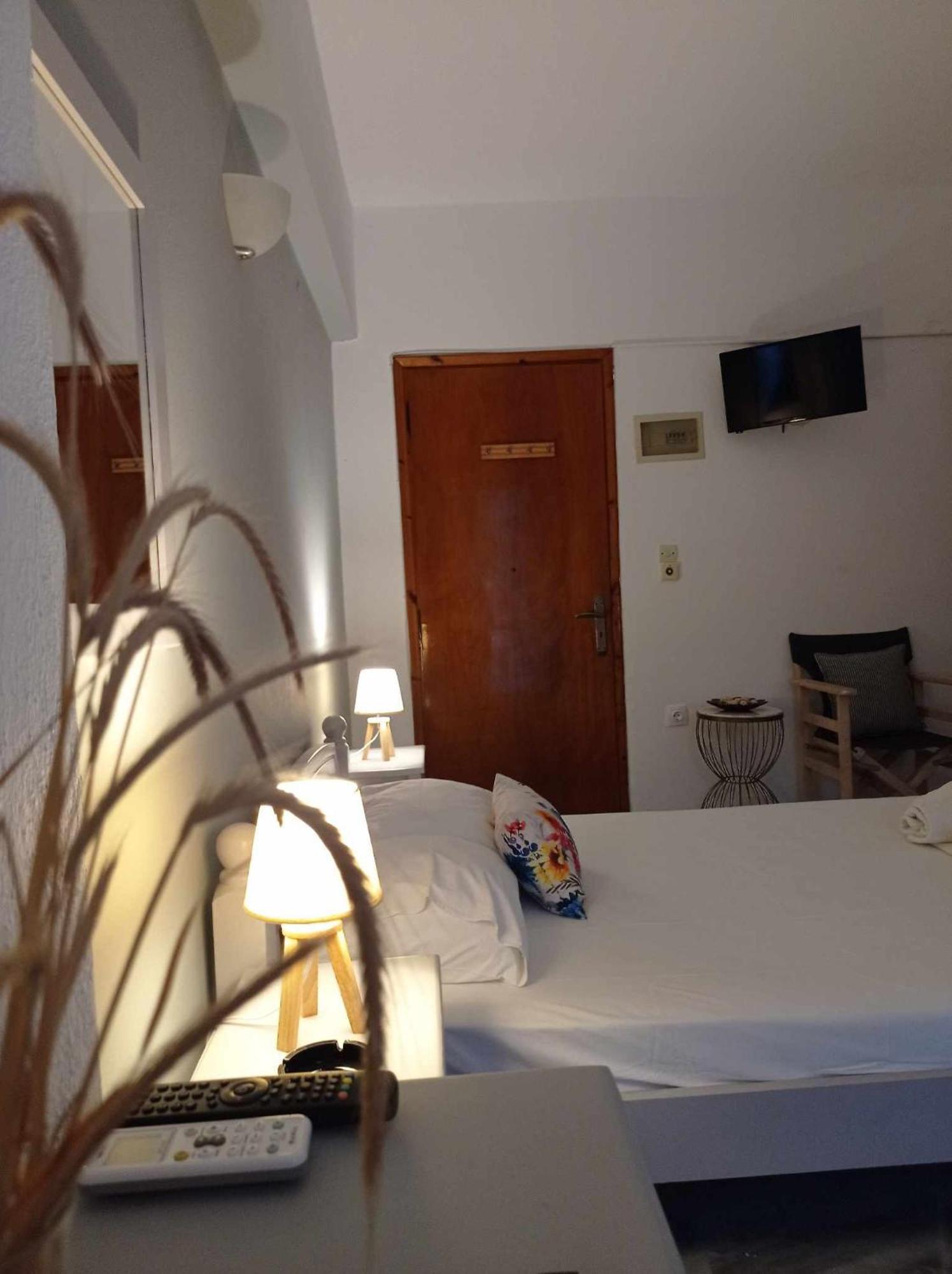 Kantouni Guest House By The Sea Batsi  Ngoại thất bức ảnh