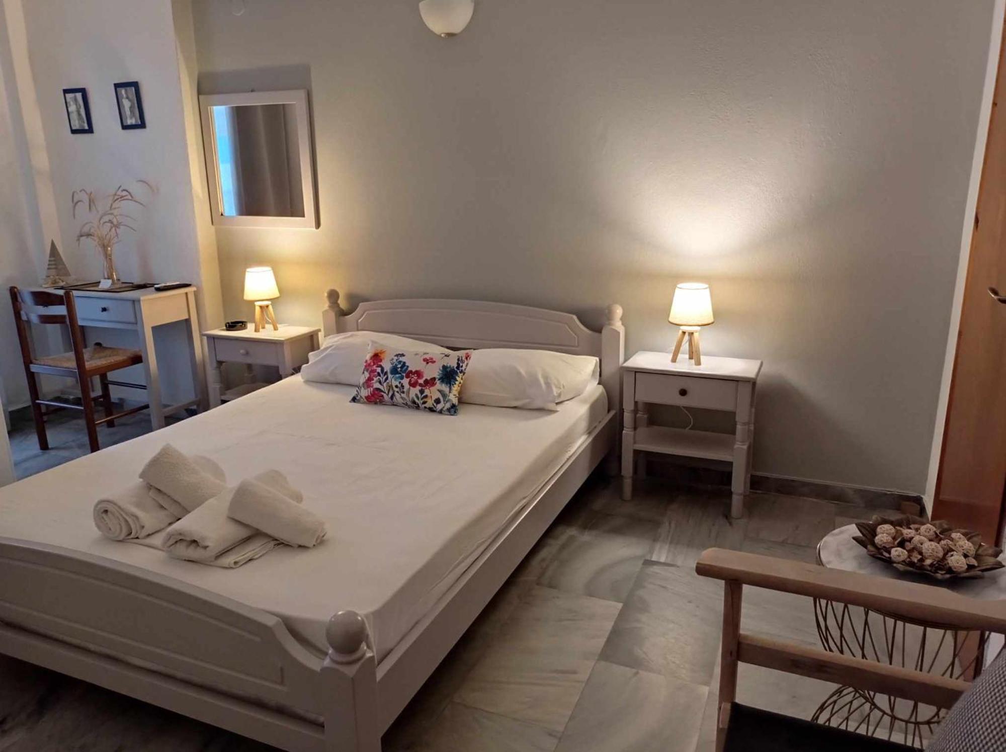 Kantouni Guest House By The Sea Batsi  Ngoại thất bức ảnh