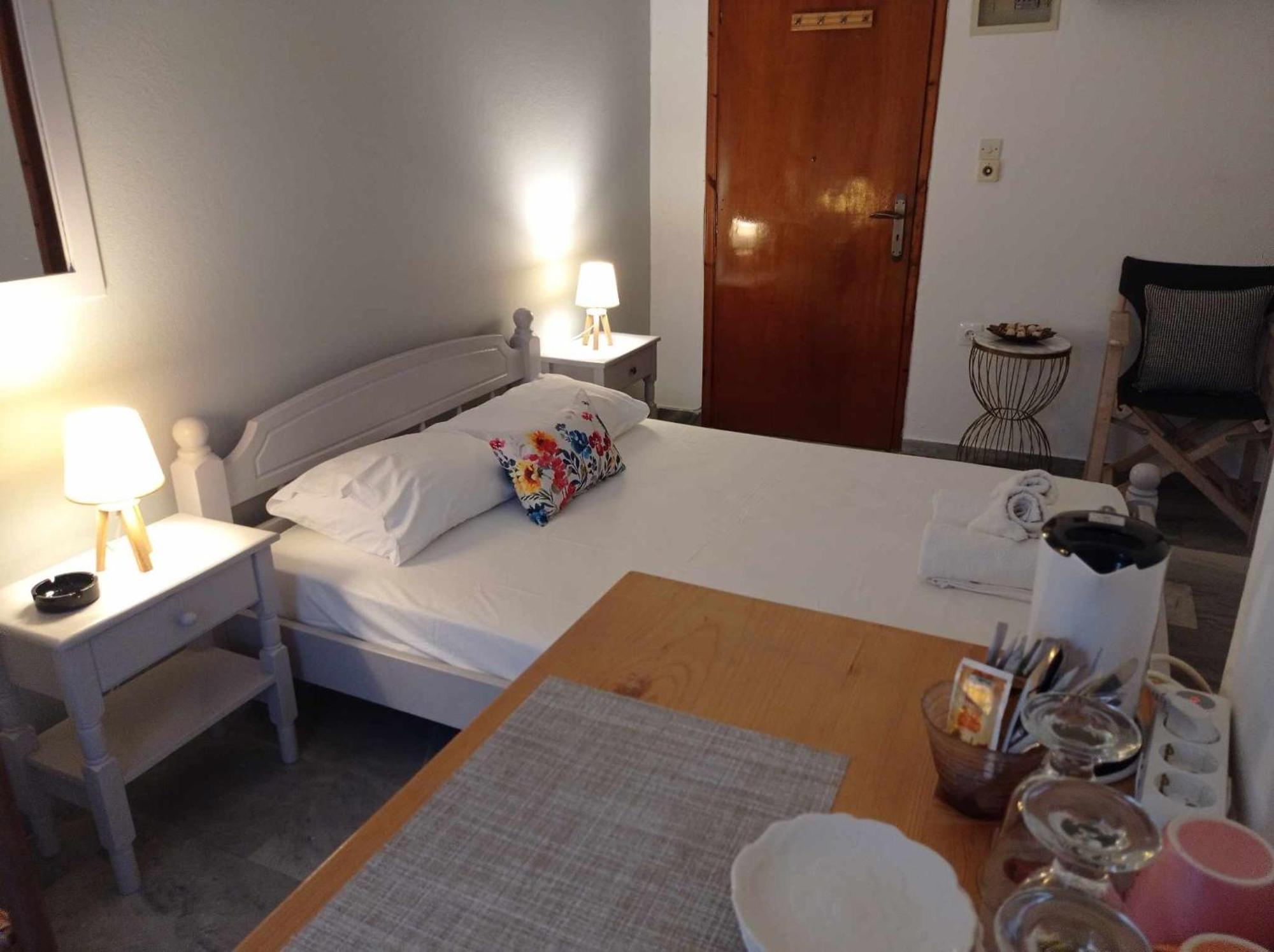 Kantouni Guest House By The Sea Batsi  Ngoại thất bức ảnh