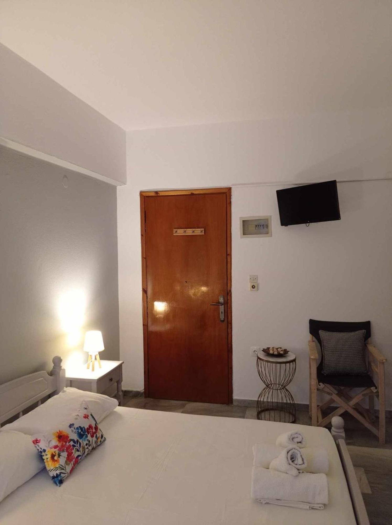 Kantouni Guest House By The Sea Batsi  Ngoại thất bức ảnh