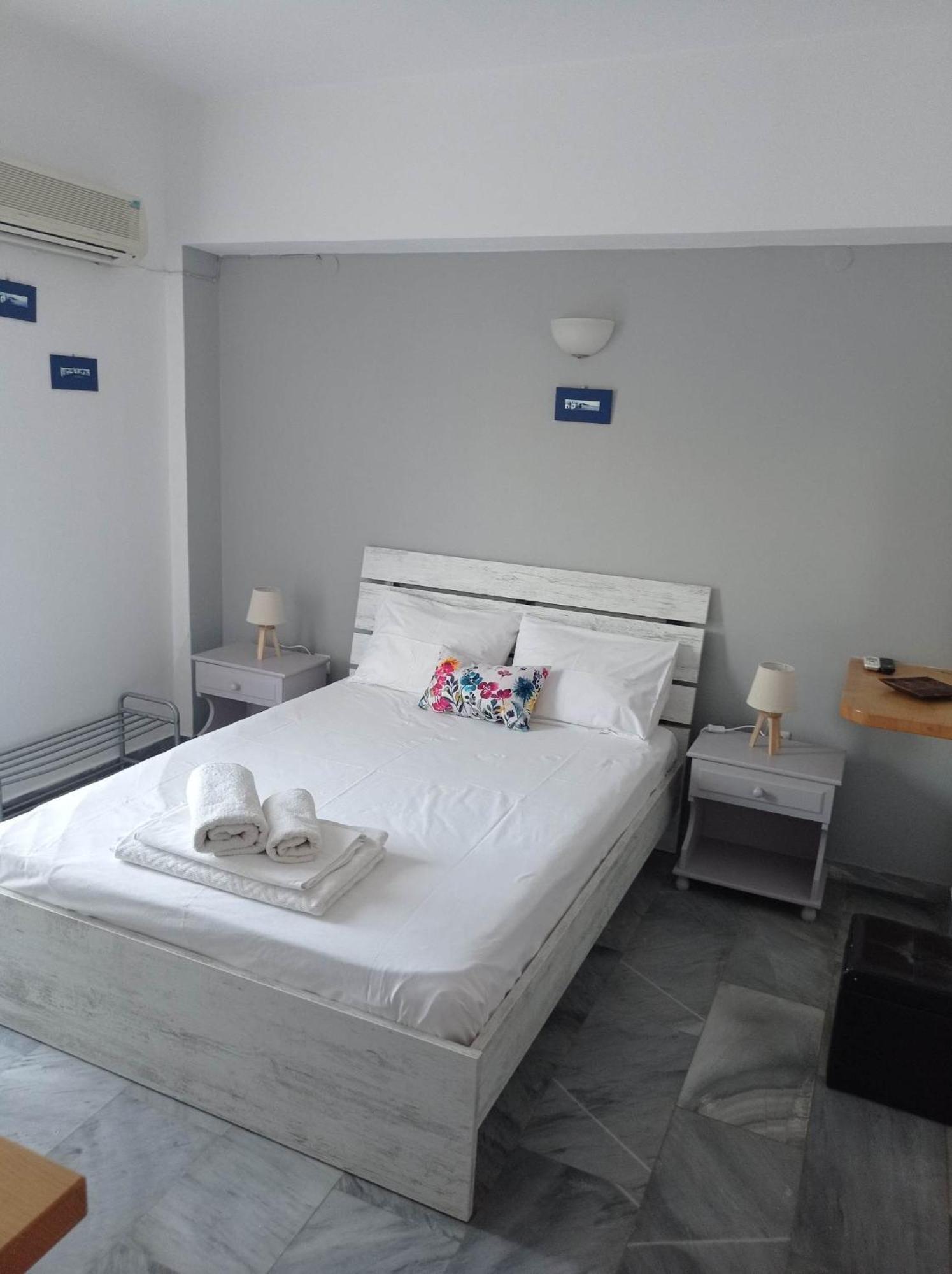 Kantouni Guest House By The Sea Batsi  Ngoại thất bức ảnh