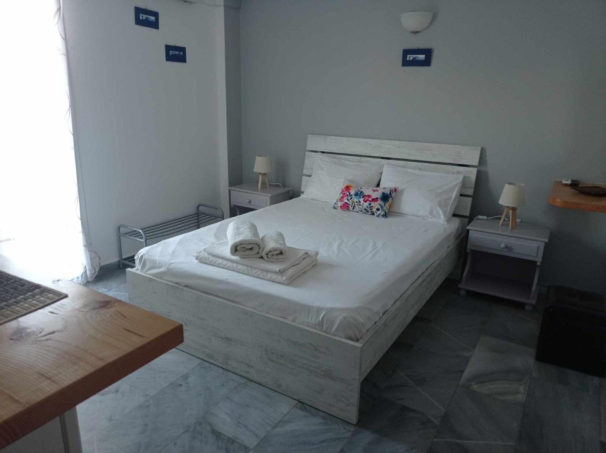 Kantouni Guest House By The Sea Batsi  Ngoại thất bức ảnh
