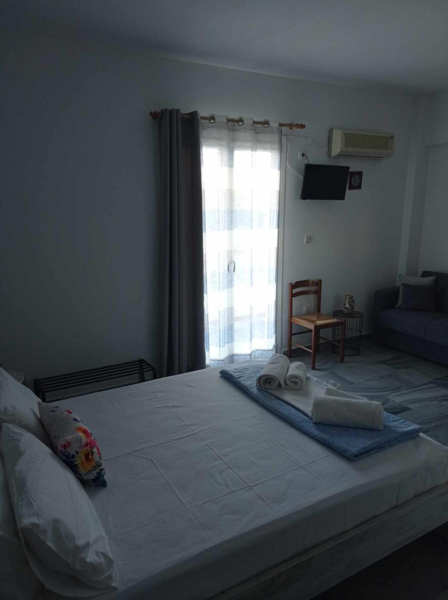 Kantouni Guest House By The Sea Batsi  Phòng bức ảnh