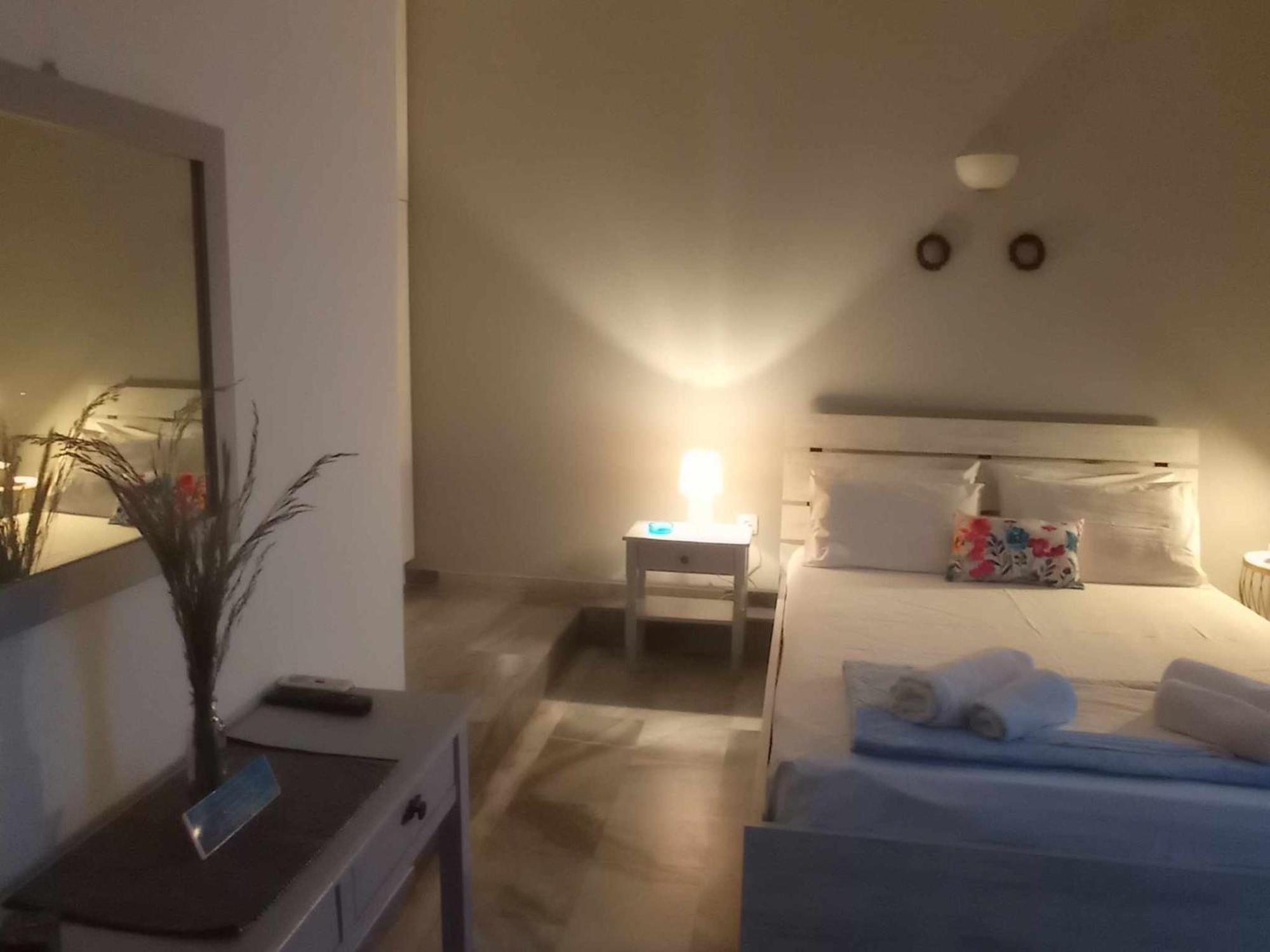 Kantouni Guest House By The Sea Batsi  Ngoại thất bức ảnh