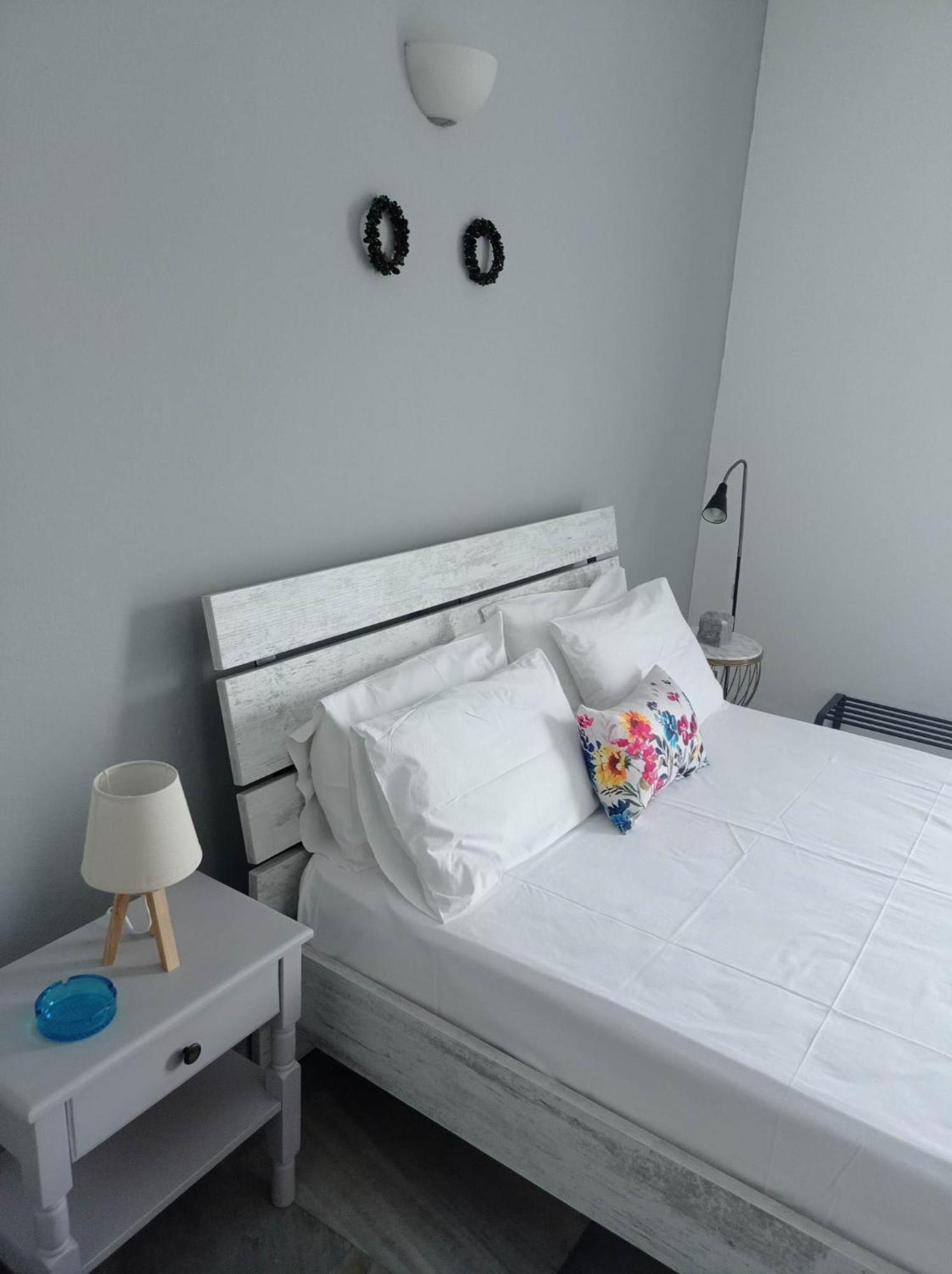 Kantouni Guest House By The Sea Batsi  Phòng bức ảnh