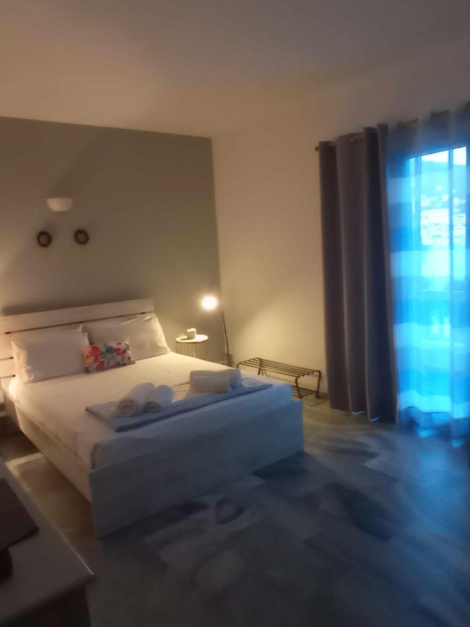 Kantouni Guest House By The Sea Batsi  Phòng bức ảnh