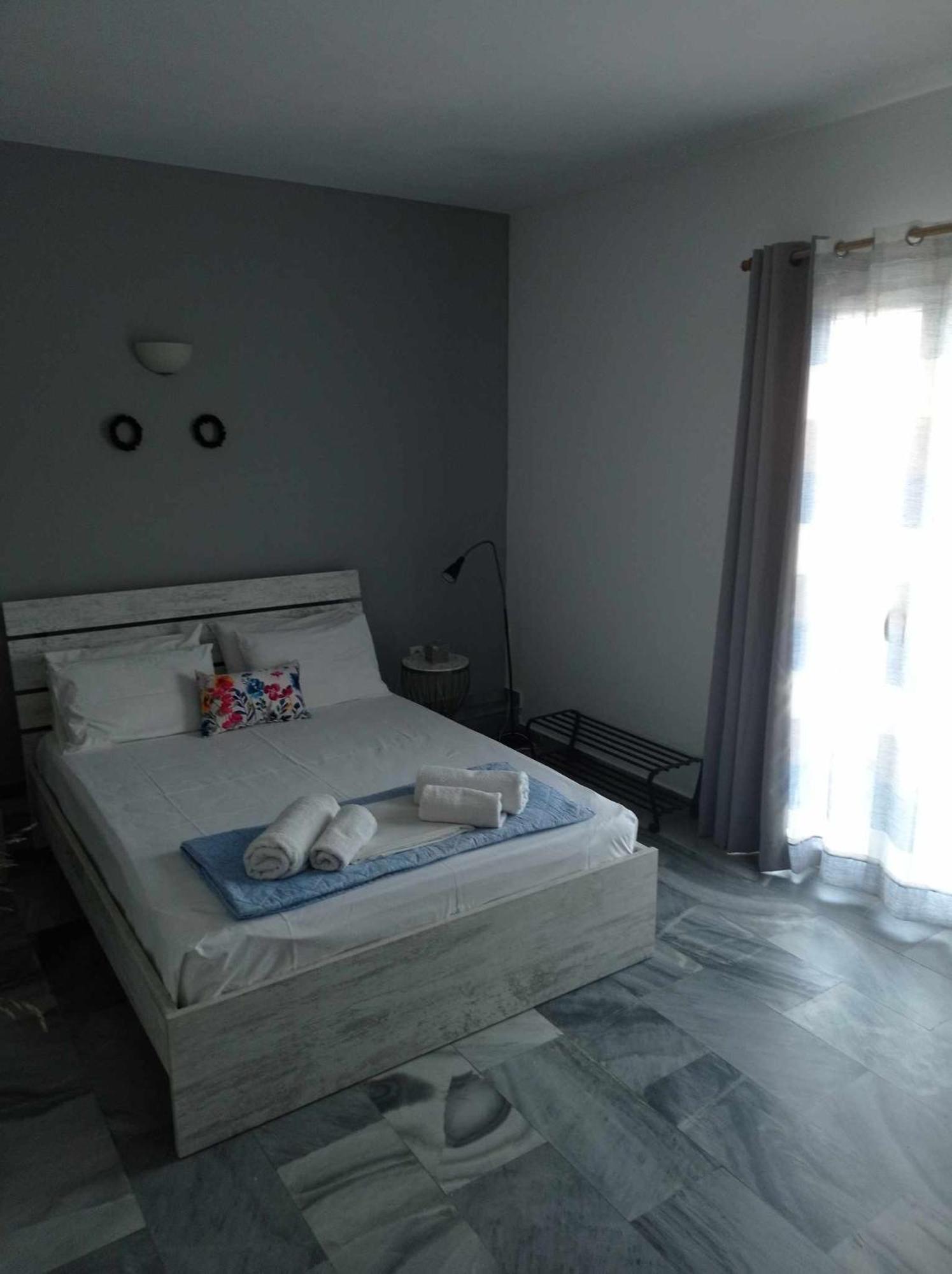 Kantouni Guest House By The Sea Batsi  Ngoại thất bức ảnh
